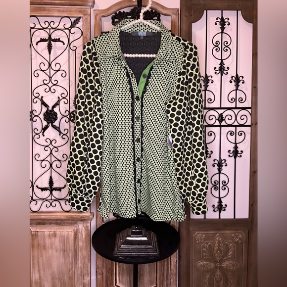 Eva Franco unique button up top in a size 8 - no material tag / likely a sample - Picture 3 of 14